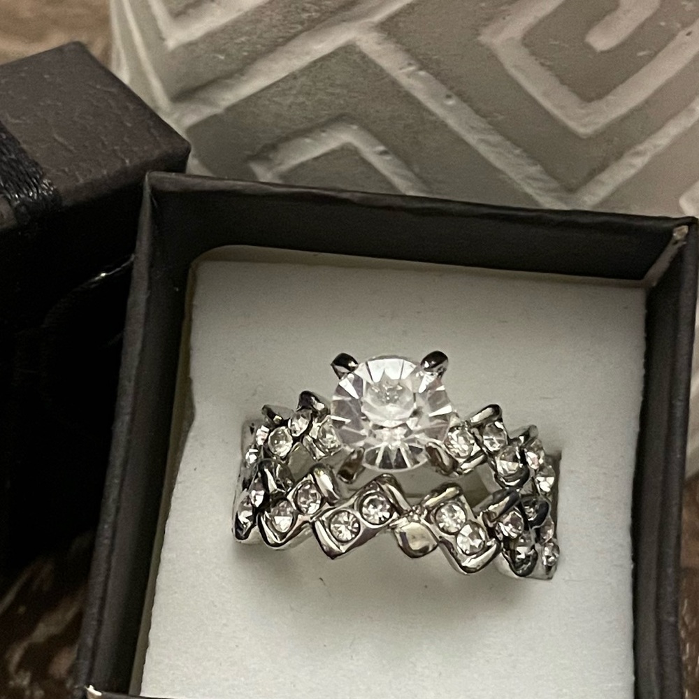 Elegant Silver Rhinestone Engagement and Wedding Ring Set - Picture 5 of 5